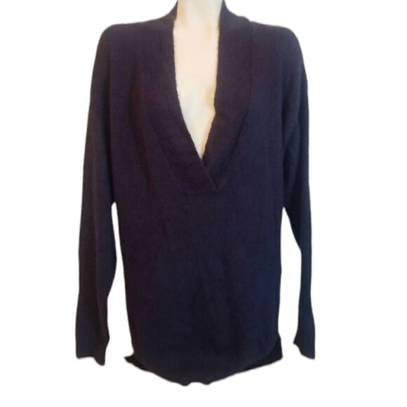 SWEATER SALE 3/$30 RDI Navy V-Neck Sweater Size Large - Picture 1 of 4